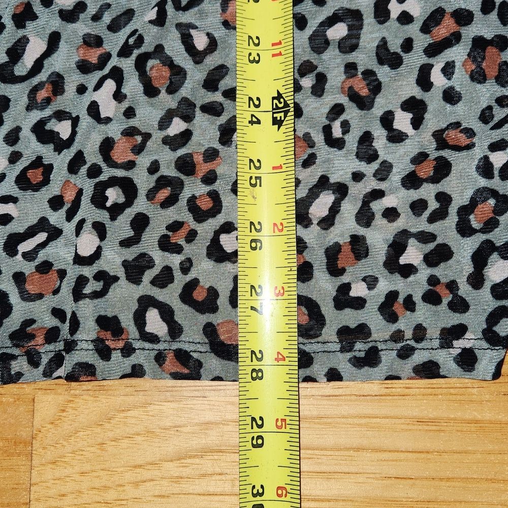 Texas True Threads Leopard Print Short Sleeve Kim… - image 6